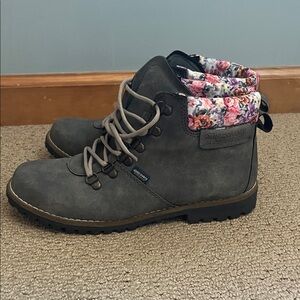 Discovery Grey Lace-Up Women's Ankle Boots with Floral Cuff